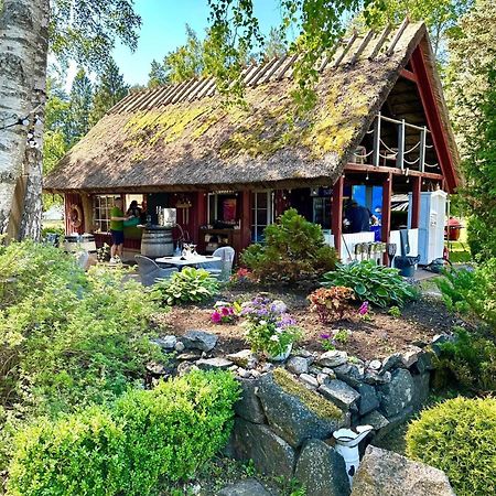 Veskimaee Muhu Island Hotel Moega Exterior photo